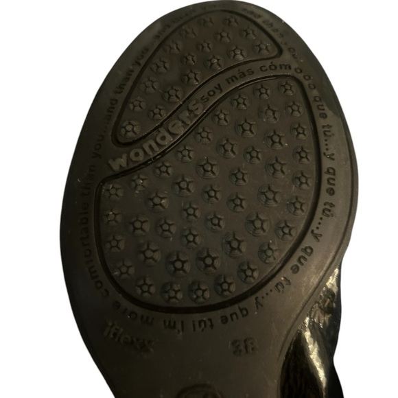 Wonders 7.5 near new/perfect condition ballet heel with flower embellishments - Picture 12 of 13